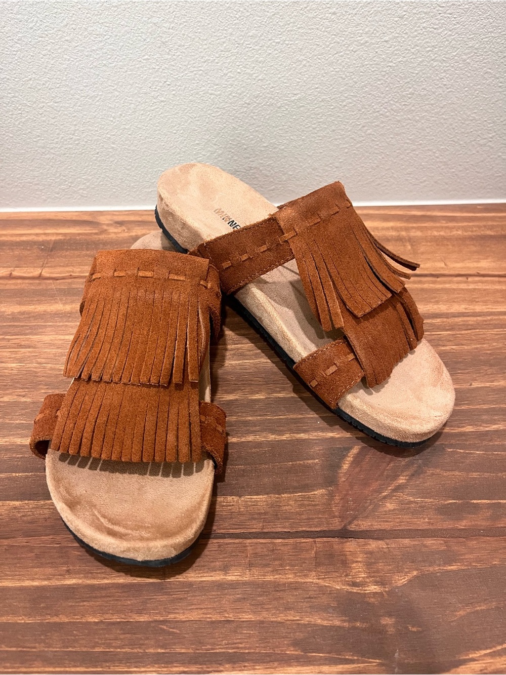 Minnetonka leather Fringed Slide Sandals in Brown - Women's Casual Comfort
